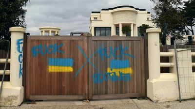 ‘Seize the oligarchs’ Riviera villas’: Ukraine war hijacks French presidential campaign