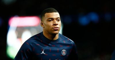 Kylian Mbappe gives hint on future whilst acknowledging Manchester United striker Edinson Cavani's PSG record