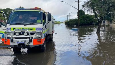Queensland, NSW floods live updates: Deluge hits northern NSW, Queenslanders wait for waters to recede