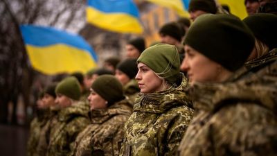 Australians warned that travelling to fight in Ukraine could reduce them to 'cannon fodder'