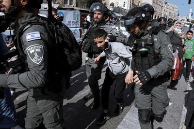 Clashes at Jerusalem flashpoint, dozens hurt, detained