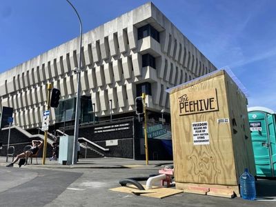 NZ adds 19,566 COVID cases, protests go on