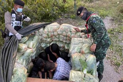 Three groups of border crossers caught in Tak