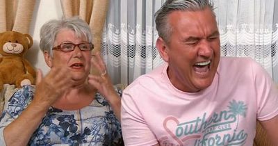 Gogglebox's Lee catches best pal Jenny in bed with his partner in hilarious clip