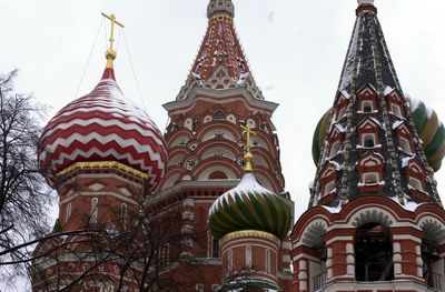Holiday firm suspends Russia tours