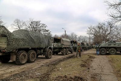 Huge Russian military convoy heads to Kyiv as West fears ‘barbaric’ assault