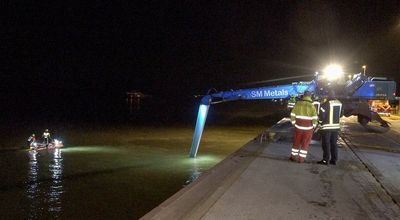 3 young passengers missing after car falls into German river