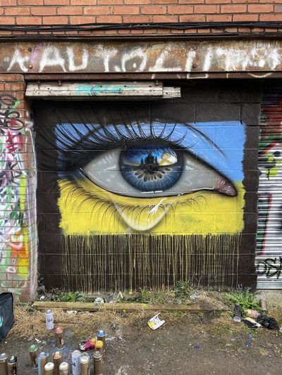 Street artist creates mural to show solidarity with people of Ukraine