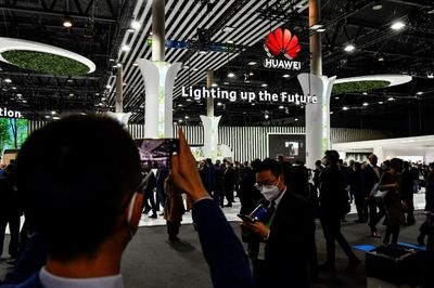 Chinese firms push 5G credentials despite US ban