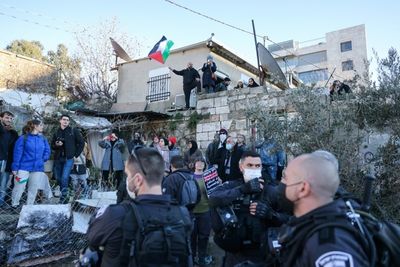 Israel freezes Palestinian evictions in east Jerusalem