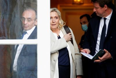 Far-right challengers Le Pen, Zemmour, clear hurdle to run in French election