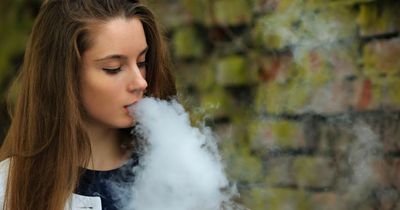 Under-21s should not be allowed to buy e-cigarettes, vapes or other tobacco products, says Royal College of Physicians in Ireland