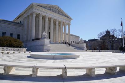 Justices seem to favor docs convicted in pain pill schemes