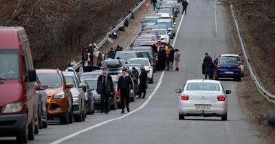 Ukrainians fleeing war forced to queue for three days at border crossings