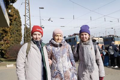 Ukrainian refugees stream into Hungary amid Russian assault