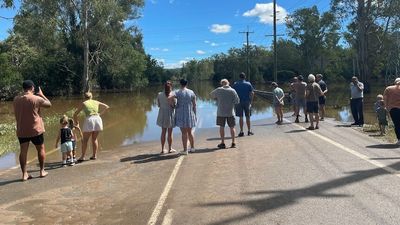 Flood-isolated suburbs west of Brisbane receive food, medicine after being trapped