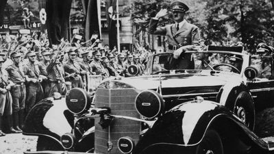 Clive Palmer denies Liberals and Labor claims he bought Hitler's car