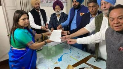 Congress MPs from Punjab meet Meenakshi Lekhi, demand speedy evacuation from Ukraine