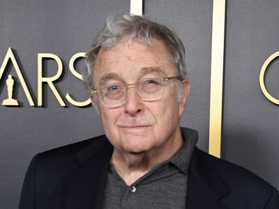 Randy Newman cancels European tour dates after breaking his neck