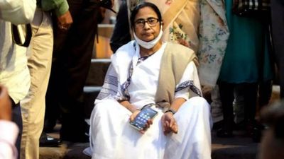 Uttar Pradesh elections: Mamata Banerjee shown black flags on way to Dashashwamedh Ghat in Varanasi