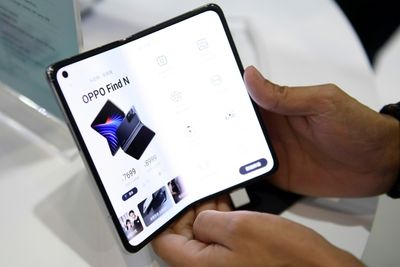 Foldable future: Smartphones return to design classic