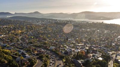 Tasmania endures driest summer in 40 years, fourth driest since 1900