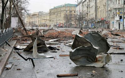 Russian forces move to surround Ukrainian cities as UN votes against Moscow