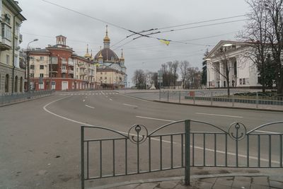 On the road in eastern Ukraine, everywhere is the front line