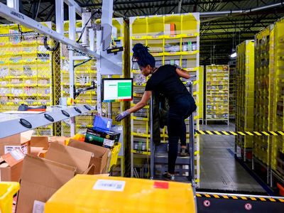 Masks no longer required in Amazon warehouses