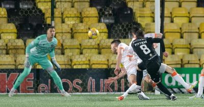 Livingston climb into European places with late victory over Dundee United