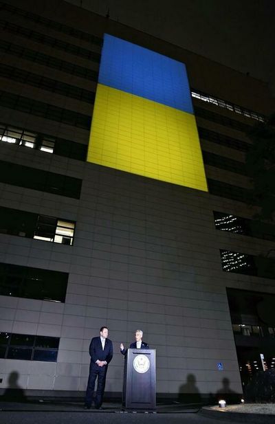 U.S. Embassy in Tokyo shines for Ukraine