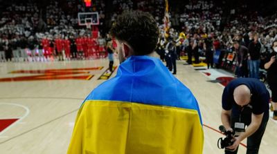 Maryland’s Ukrainian Hoops Player Pavlo Dziuba Receives Standing Ovation