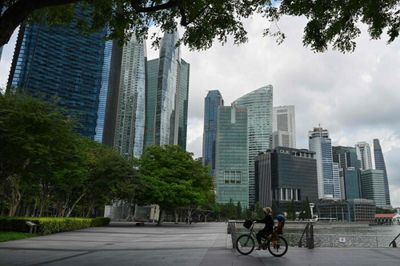 Singapore rents hit 7-year high, population dips