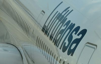 Lufthansa narrows losses as Ukraine weighs on outlook