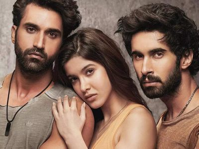 Shanaya Kapoor announces debut film 'Bedhadak'; Ananya Panday, Janhvi Kapoor and other celebs congratulate starlet