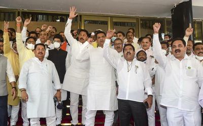 Maharashtra Governor stops his speech, leaves