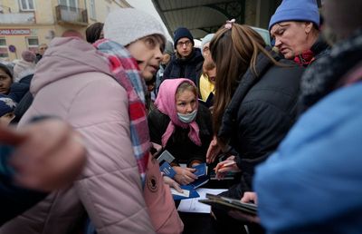 In just a week, Ukrainian refugee exodus exceeds 1 million