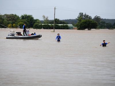 NSW 'not past' flood danger yet: SES