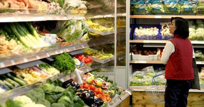 Supermarkets to change how they sell fruit and veg - and it's good for planet