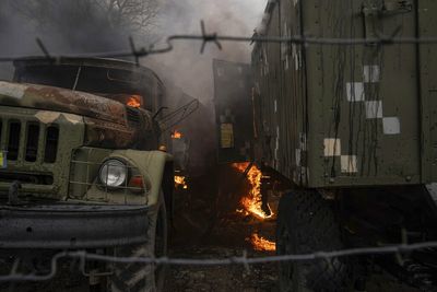 Russian forces lay siege to Ukrainian port city of Mariupol