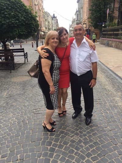 Parents of Ukrainian-Irish woman helping refugees in makeshift rescue centre