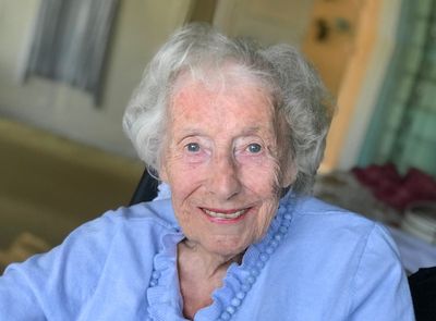 Jewellery belonging to Dame Vera Lynn to be sold in charity auction