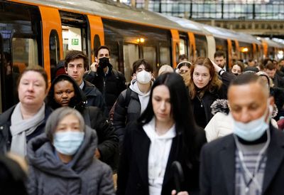 UK Covid deaths plunge after all restrictions abandoned – but infections are creeping back up
