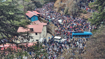 Seeking old pension plan, govt staffers gherao HP assembly