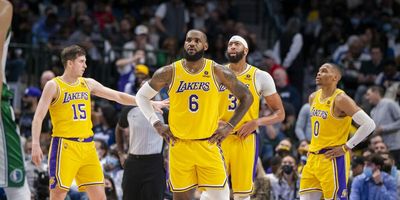 Report: Lakers still feel they can contend with healthy LeBron and AD