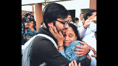 Overwhelmed with emotions 35 students reach Surat safely
