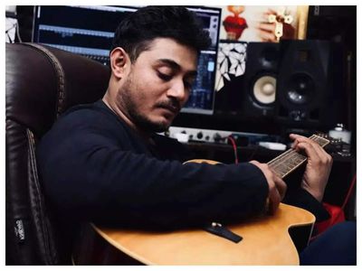 'Akshay Kumar has maximum hit songs to his name; he never shies away from experimenting,' says 'MaarKhayegaa' composer Vikram Montrose