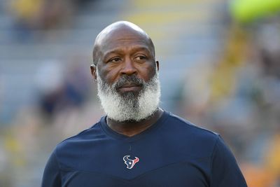 WATCH: Texans coach Lovie Smith sinks jump shot for Pat McAfee