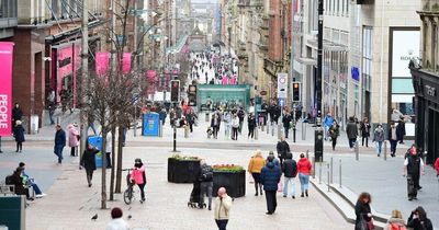 Glasgow police 'determined' to catch thug who assaulted stranger on Buchanan Street