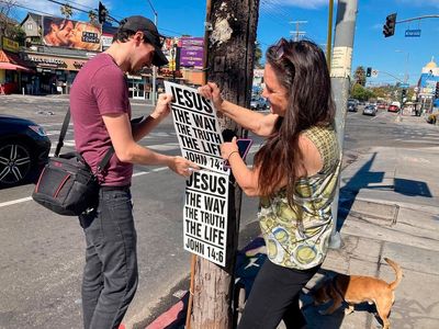 ‘Atheist Pirates’ remove religious signs from LA streets